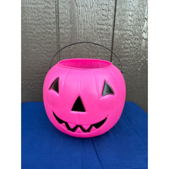 Bright Pink Pumpkin Halloween Candy Bucket With Handle Trick or Treat - Picture 1 of 6